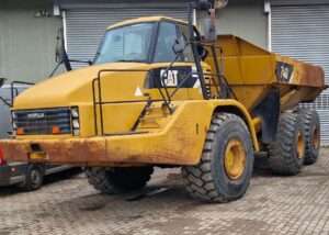 Kloubový dumper CAT 740 A